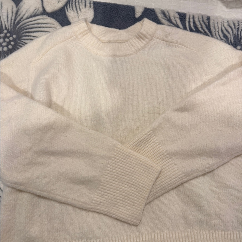 Abercrombie cream cashmere sweater